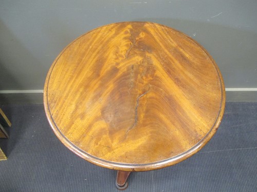 Lot 301 - A small Victorian circular pedistal table 70 x...