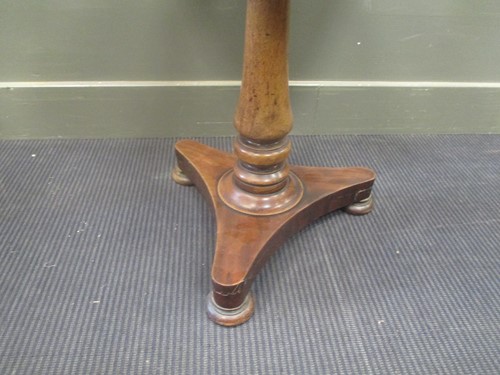 Lot 301 - A small Victorian circular pedistal table 70 x...