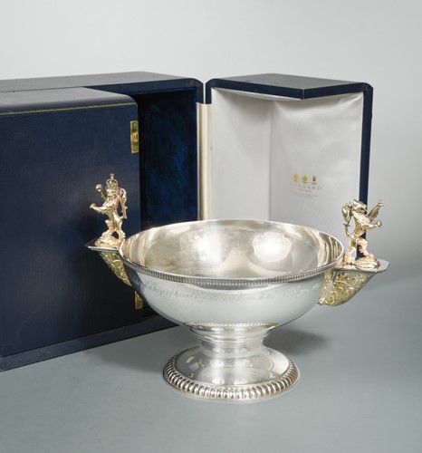 Lot 466 - A 20th century parcel gilt silver commemorative bowl, mark of Garrard & Co.