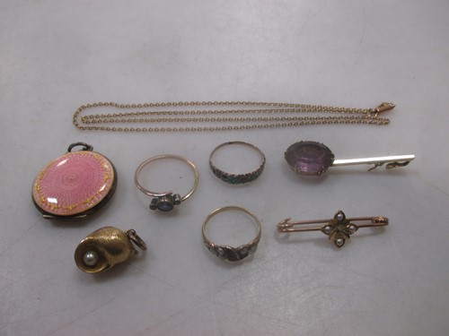 Lot 219 - A collection of jewellery including a...
