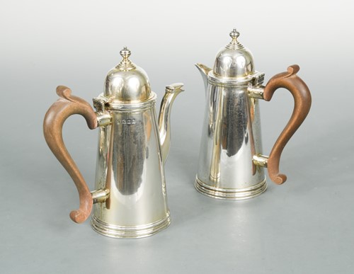 Lot 449 - A George V silver café au lait set