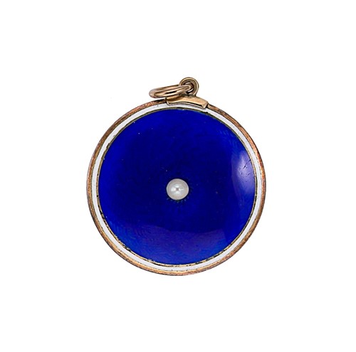 Lot 3 - An early 20th century guilloché enamel pendant