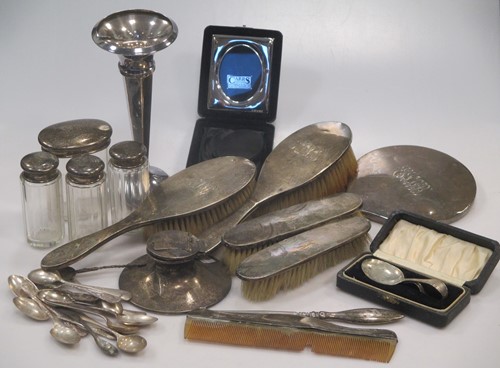 Lot 171 - A silver backed early 20th century brush set...