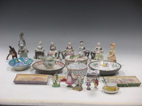 Lot 79 - An 18th century Worcester porcelain small...