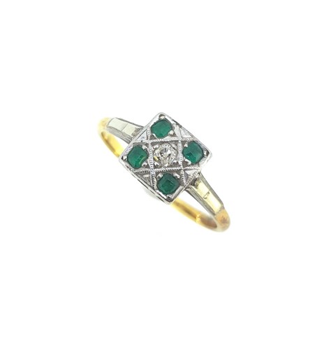 Lot 156 - An Art Deco emerald and diamond ring