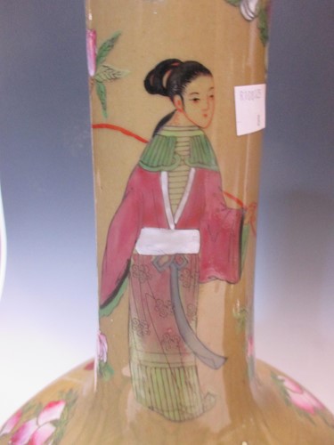 Lot 35 - A large pair of vintage Chinese Vases bearing...