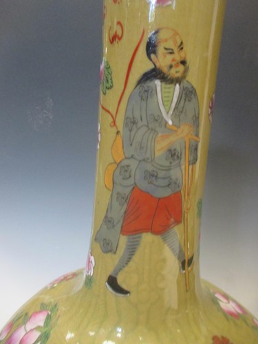 Lot 35 - A large pair of vintage Chinese Vases bearing...