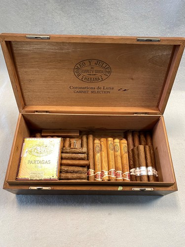 Lot 121 - A wooden table cigar box (NOT a humidor),...