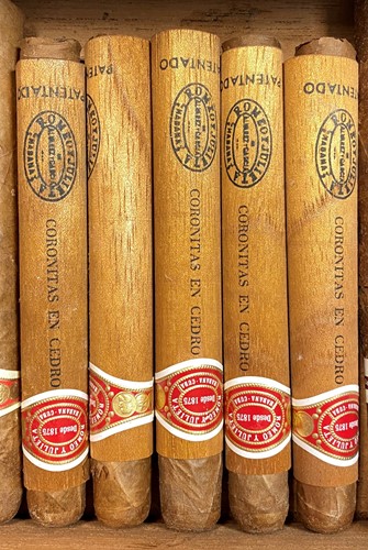 Lot 121 - A wooden table cigar box (NOT a humidor),...
