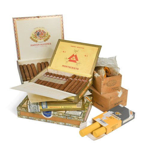 Lot 615 - A collection of 67 assorted Cuban cigars