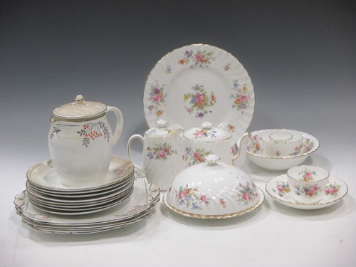 Lot 97 - A Wedgwood porcelain part dinner service, a...