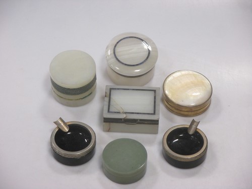 Lot 47 - A snuff box with a mother of pearl lid...