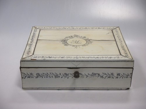 Lot 18 - An early 19th century Vizagapatam ivory sewing...