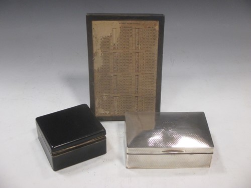 Lot 170 - A Niello white metal cigarette box, a silver...