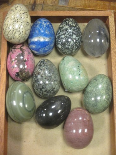 Lot 78 - A collection of eleven 20th century hardstone...