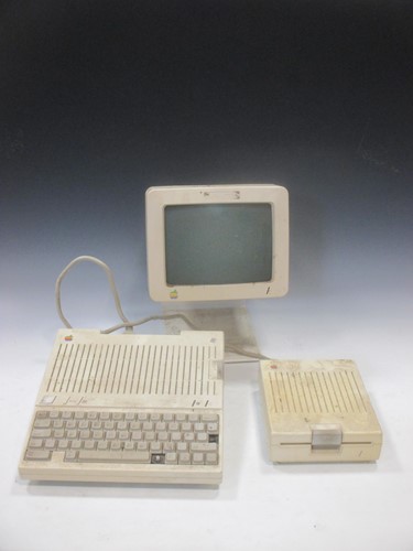 Lot 126 - A 1984 Apple computer