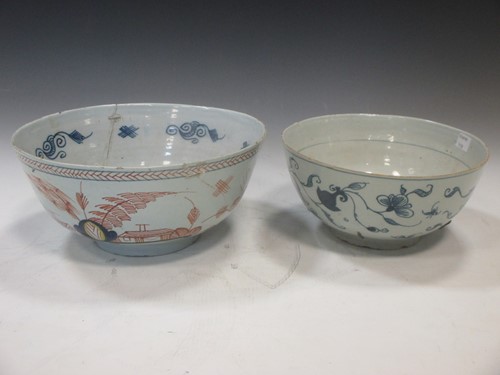 Lot 113 - An 18th century polychrome Delft bowl 26cm...