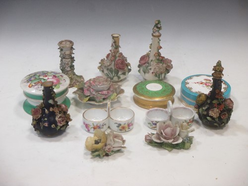 Lot 58 - A group of English porcelain, small floral...