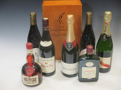 Lot 120 - Wines - Bollinger special cuvee, Mumm...