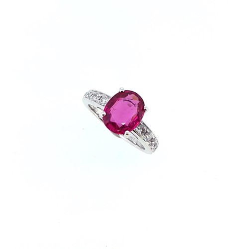 Lot 212 - An oval rubellite ring with diamond set shoulders