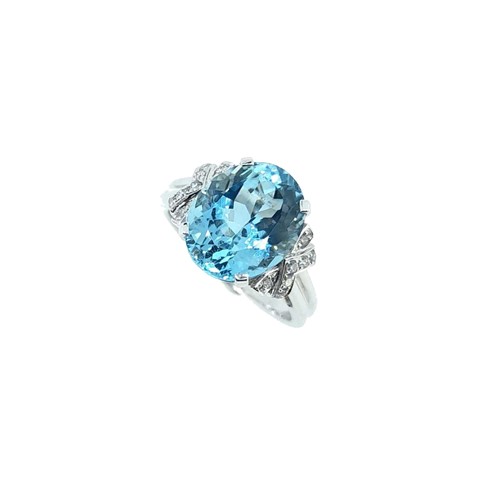 Lot 131 - An 18ct white gold aquamarine and diamond cocktail ring