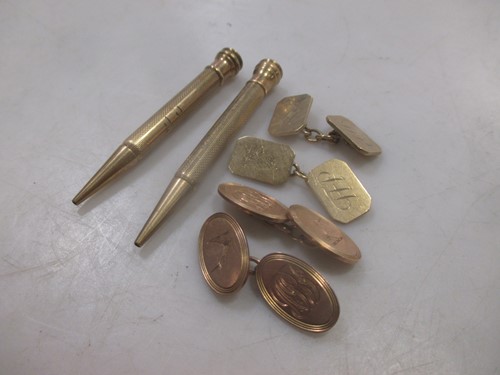 Lot 211 - Two pairs of 9ct gold cufflinks 21g gross...