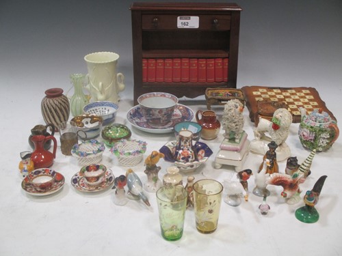 Lot 162 - A collection of decorative ceramics and...