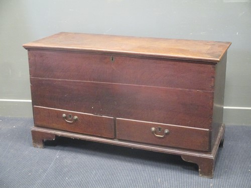 Lot 439 - An oak mule chest, the hinged lid above two...