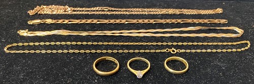 Lot 400 - A collection of jewellery including a...