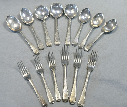Lot 446 - A 14 piece set of George V silver flatware