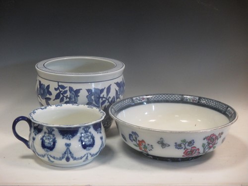 Lot 91 - A collection of Coalport ribbon pattern plates,...
