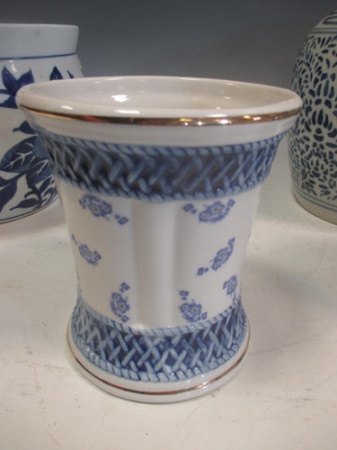 Lot 91 - A collection of Coalport ribbon pattern plates,...