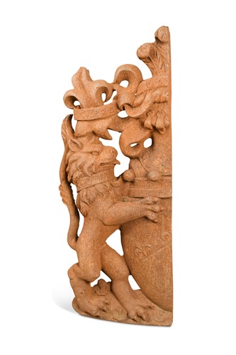 Lot 463 - A cast iron coat of arms