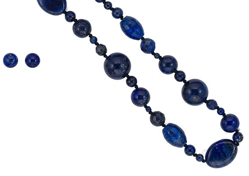 Lot 2 - A lapis lazuli bead necklace and ear studs en suite