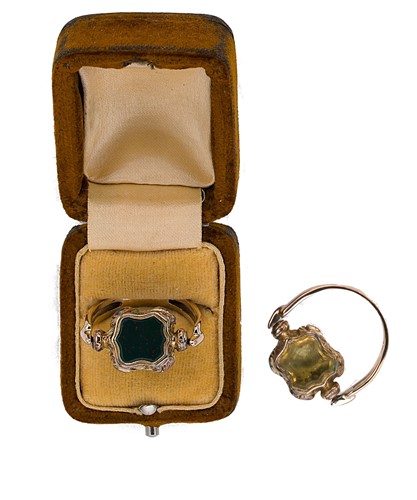 Lot 40 - A 19th century bloodstone and citrine set swivel seal ring