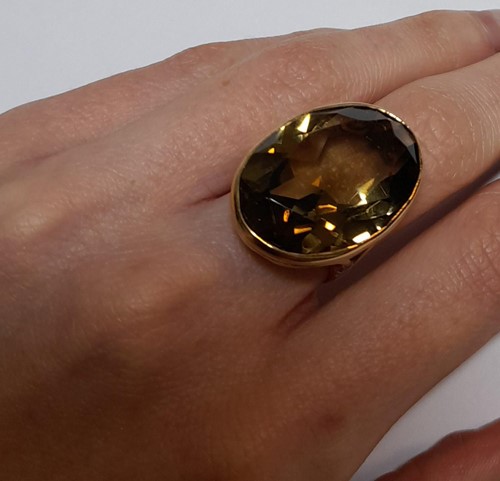 Lot 21 - A 9ct gold large smokey quartz dress ring