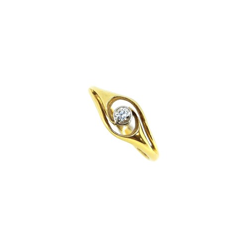 Lot 85 - A 20th century diamond solitaire ring