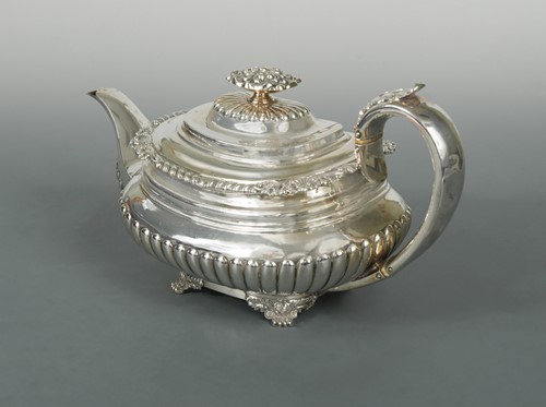 Lot 412 - A George IV silver teapot