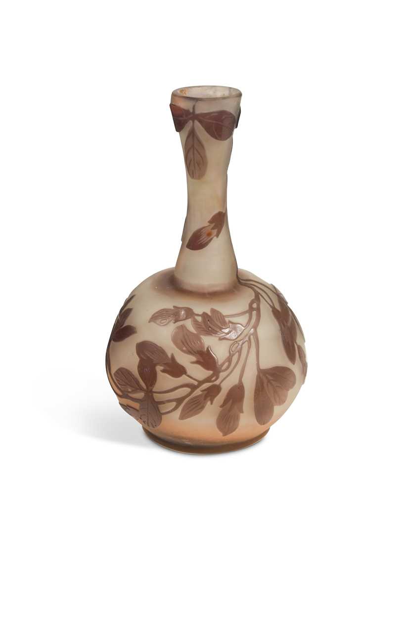 Lot 4 - Emile Gallé (French, 1846-1904), an amethyst cameo glass 'Banjo' vase