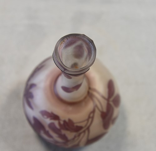 Lot 4 - Emile Gallé (French, 1846-1904), an amethyst cameo glass 'Banjo' vase