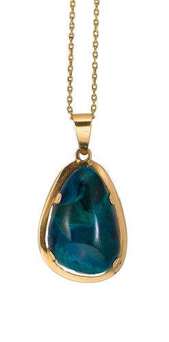 Lot 134 - A chrysocolla pendant and chain