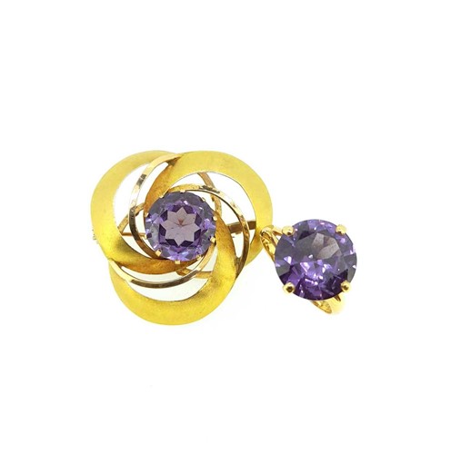 Lot 233 - A colour change synthetic corundum brooch...