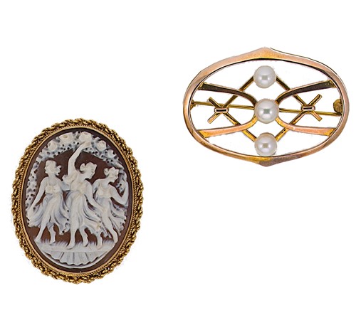 Lot 18 - Two late 20th century brooches