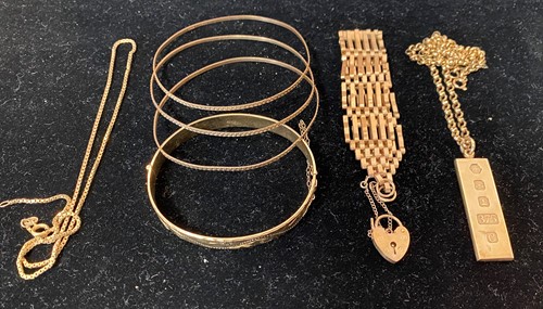 Lot 388 - A collection of gold jewellery including four...