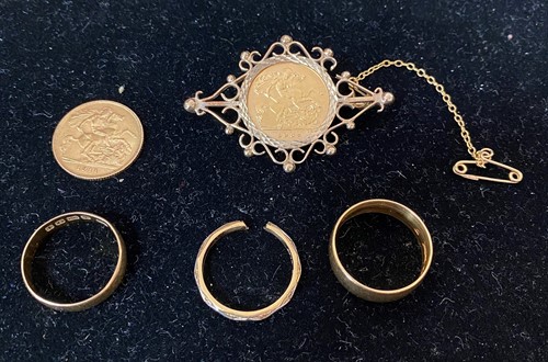 Lot 389 - three hallmarked 22ct gold wedding rings and...