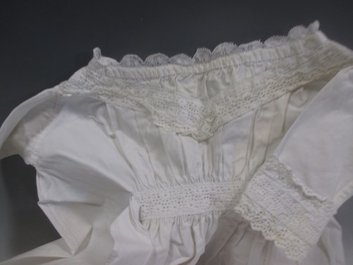 Lot 187 - A box of Victorian and Edwardian cotton or...