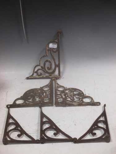 Lot 211 - A collection of various iron wall shelf brackets