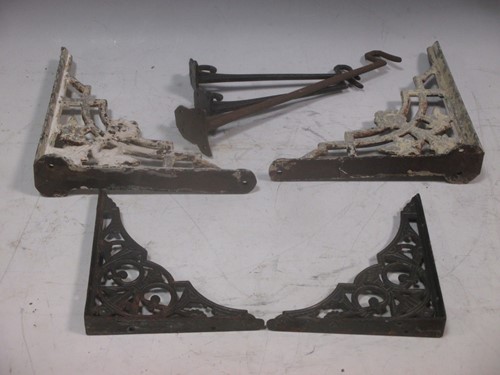 Lot 212 - A collection of various iron wall shelf brackets