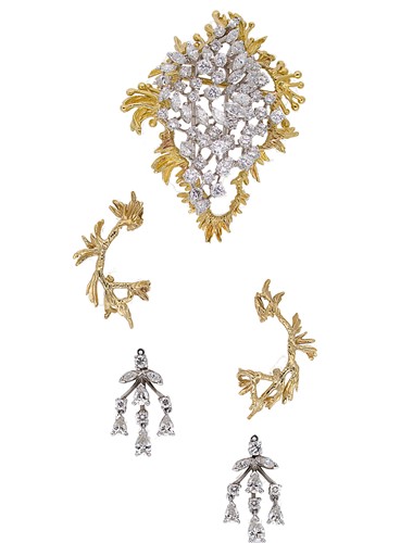 Lot 244 - A diamond brooch with associated droppers