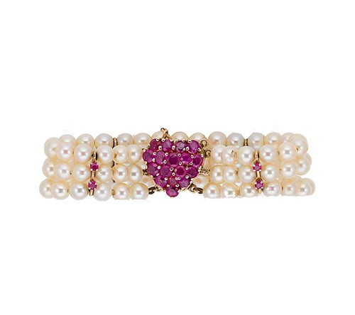 Lot 80 - A cultured pearl and ruby bracelet